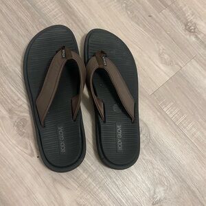 Body Glove Men's Black and Brown Sandals